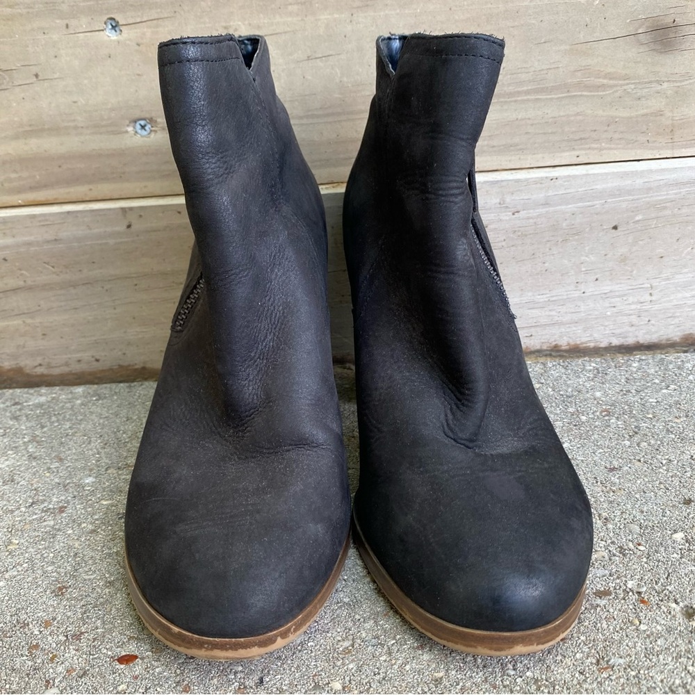 ALDO Black Nubuck Leather Ankle Booties Size 6.5